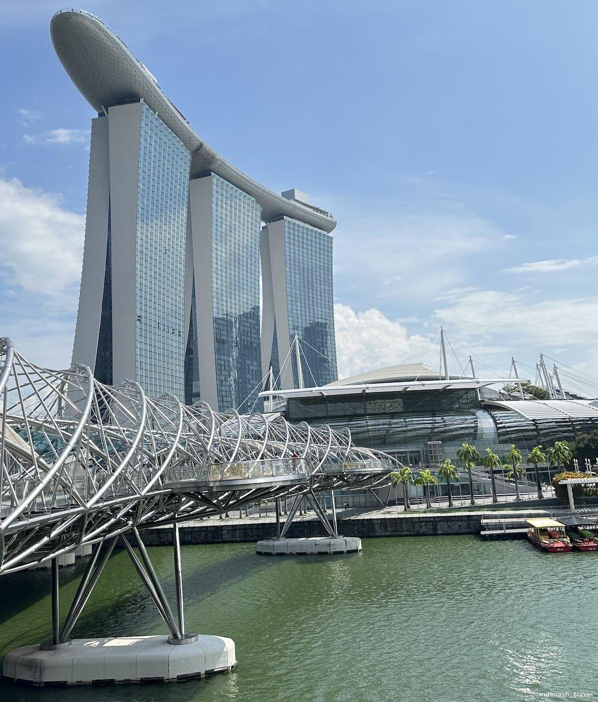 Пешеходный мост в Сингапуре